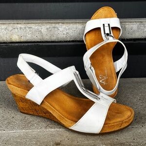 A2 by Aerosoles white patent leather  T-strap with silver hardware Wedge Sandals